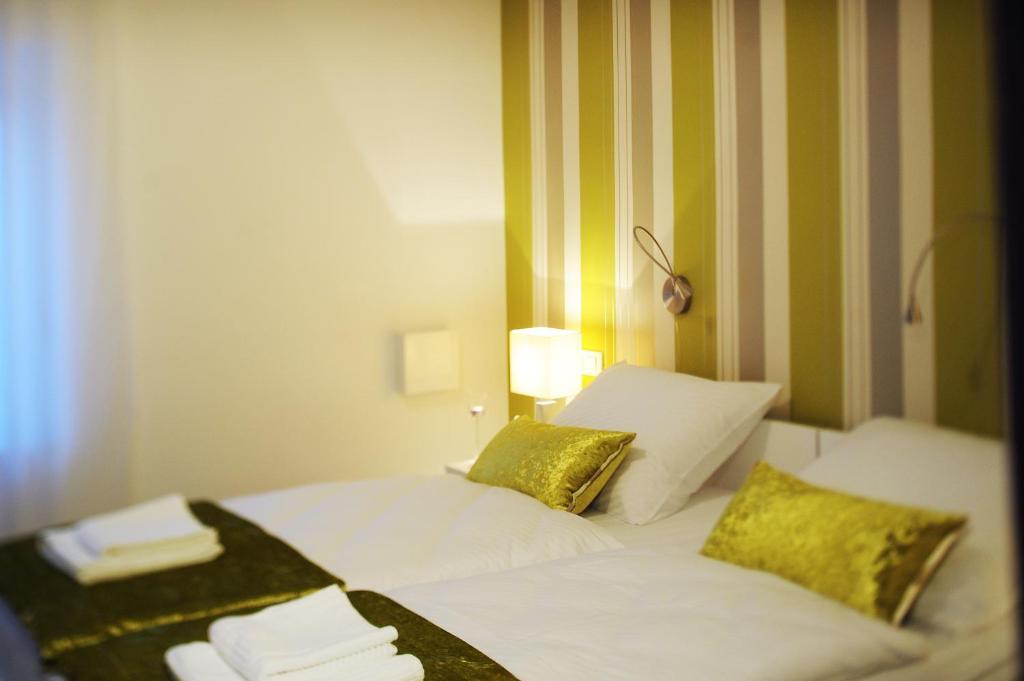 Garni Hotel Azur Liubliana Habitación foto