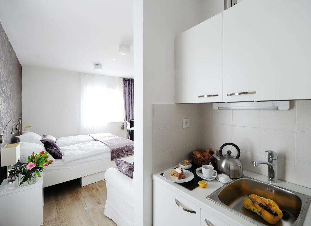 Garni Hotel Azur Liubliana Habitación foto