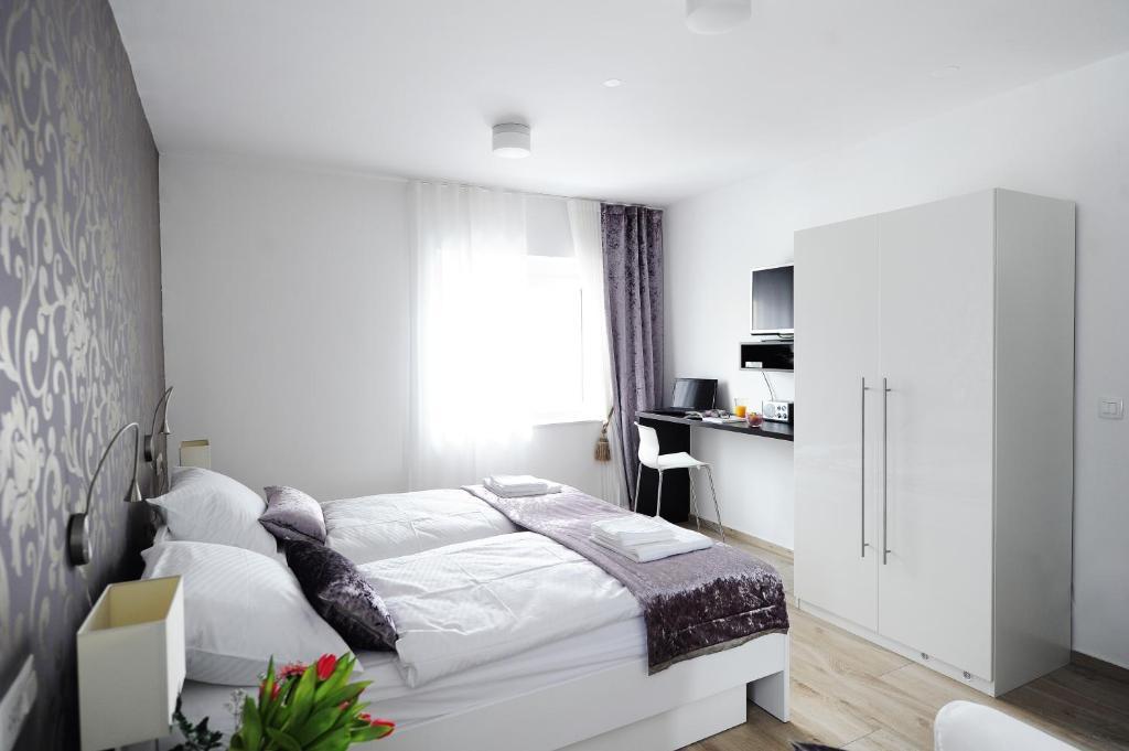 Garni Hotel Azur Liubliana Habitación foto